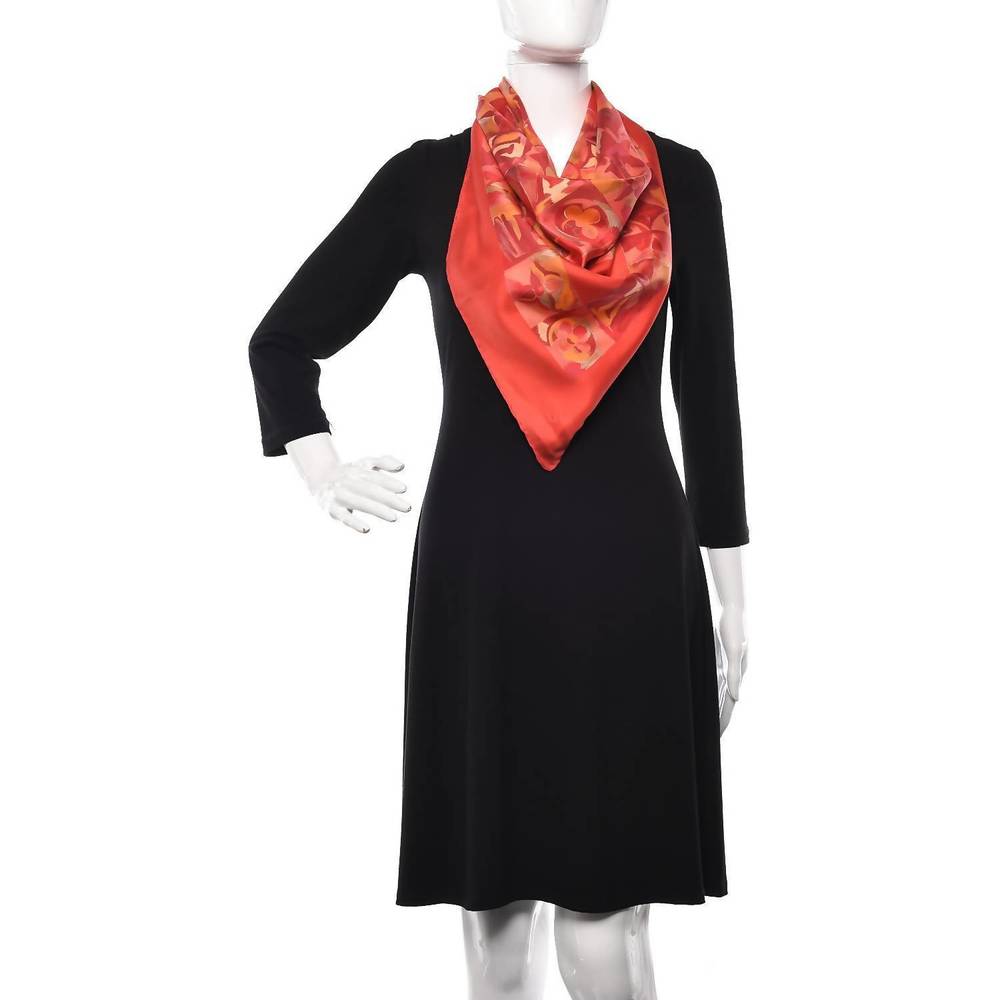 LOUIS VUITTON pre-loved silk au fil de temps square silk scarf in red, gold - Picture 2 of 3